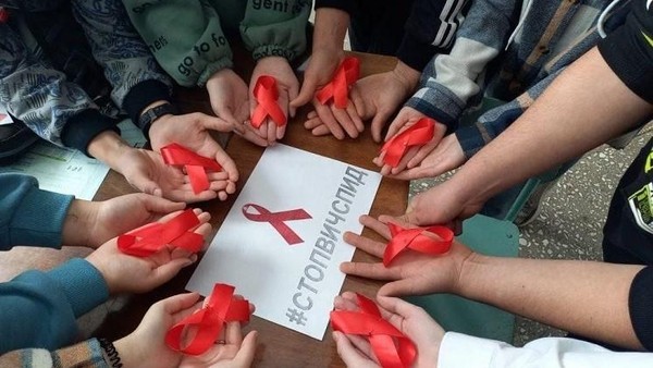 Выставка-предупреждение «СПИД – угроза человечеству»