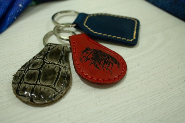 Мастер-класс по изготовлению брелока из кожи