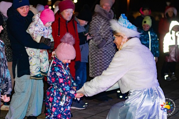 Зажжение огней на новогодней ёлке