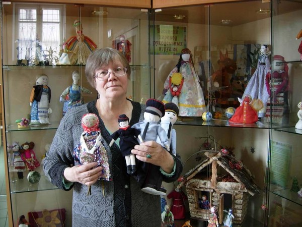 Выставка традиционной народной куклы иркутской мастерицы Галины Усовой