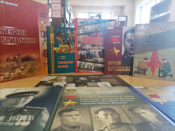 Выставка – просмотр «Победу чтим, героев помним»