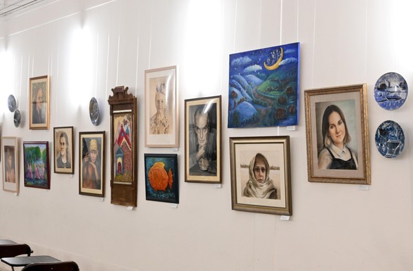 Художественная выставка «Истории, рассказанные под Рождество»