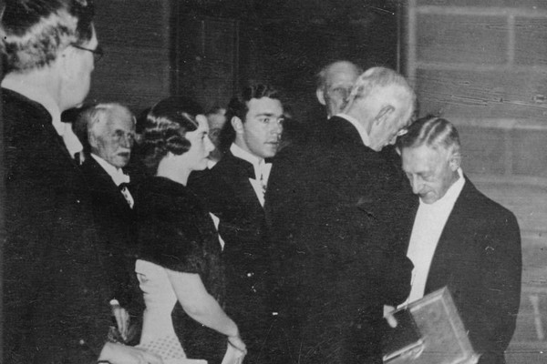 История фотографии «Вручение Нобелевской премии»