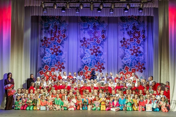 Зимний концерт ансамблей «Виктория» и «Торри»