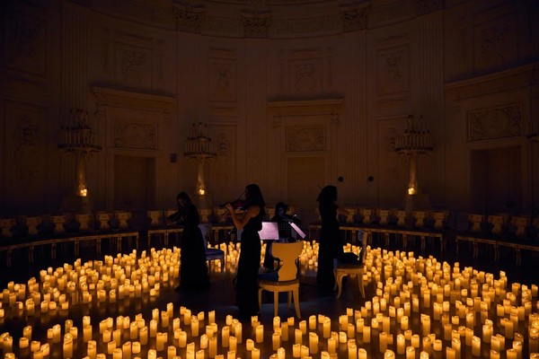 Рождество во дворце: шедевры классики в сиянии тысячи свечей