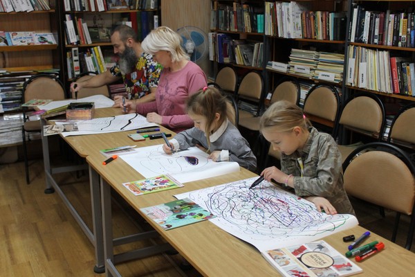 Занятие в изостудии «Акварелька» с мастер-классом по пластилиновой живописи