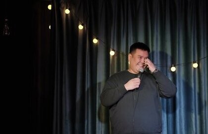 Комики смешат на помощь