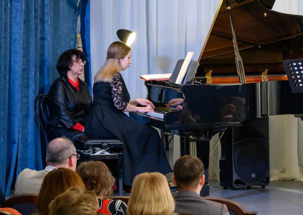 Лекция-концерт «Запевающий сон, зацветающий цвет...»