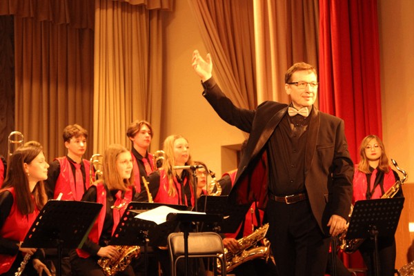 Концерт «Жест. Пауза. Фонарь. Реприза»