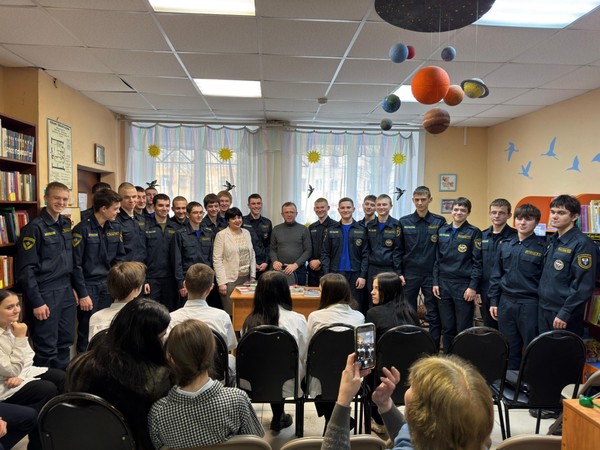 Презентация сборника стихов В. Сараевой « Мы встали грудью за свою страну»