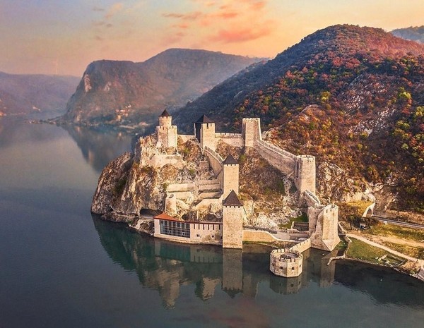 Лекция «80 дней вокруг света. Голубацкая крепость»