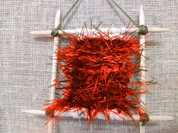 Мастер-класс «Красная миниатюра на рамке»