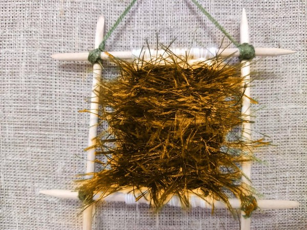 Мастер-класс «Желтая миниатюра на рамке»