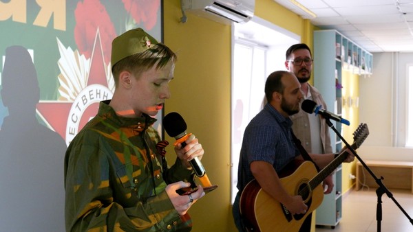 Тематический час «В борьбе за честь и благородство»