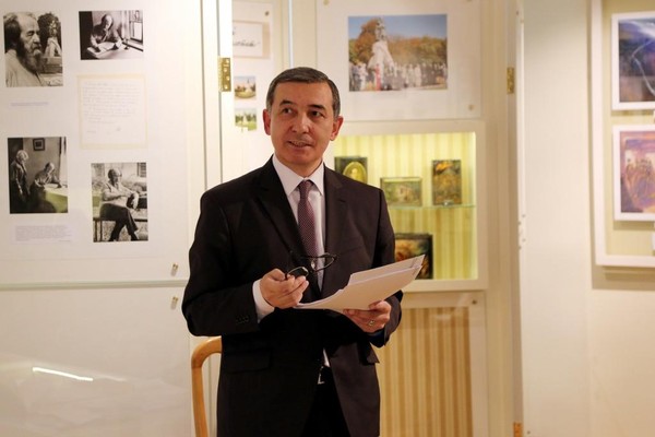 Вечер поэзии Юруслана Болатова