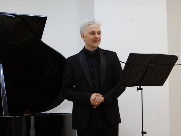 Литературно-музыкальная программа «Время героев»