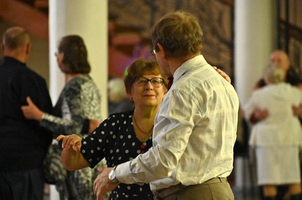 Танцевальная программа «Танцы в снежном ритме»