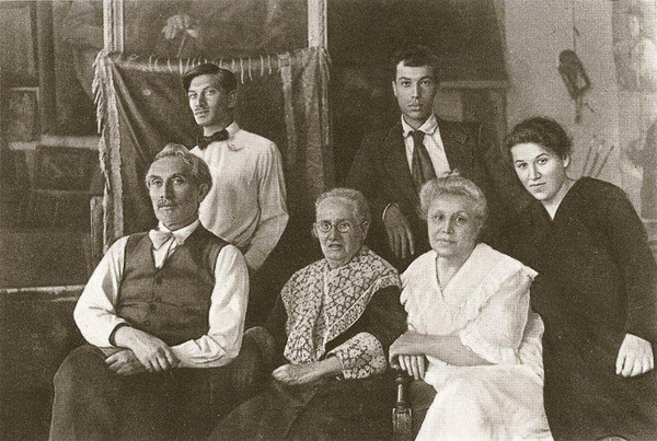 Выставка «Пастернаки: родители и дети. Часть 5. Рождение семей»