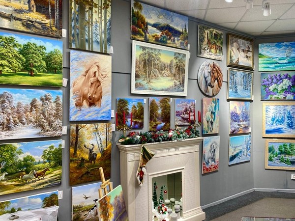 Новогодняя выставка-распродажа живописных картин и постеров