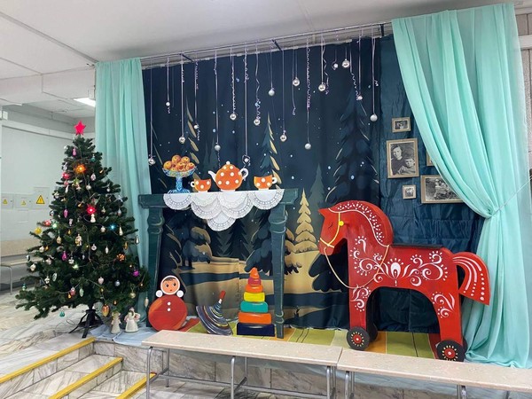 Открытие новогоднего украшения школы