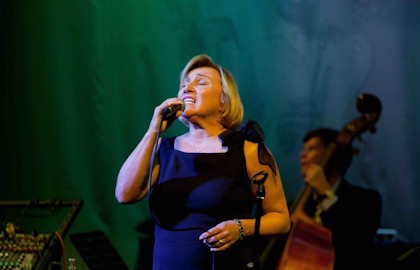 Мне декабрь кажется маем