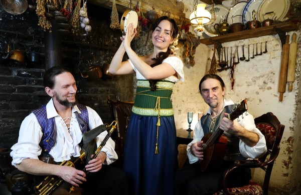 Рождественские песни: от Средневековья до наших дней