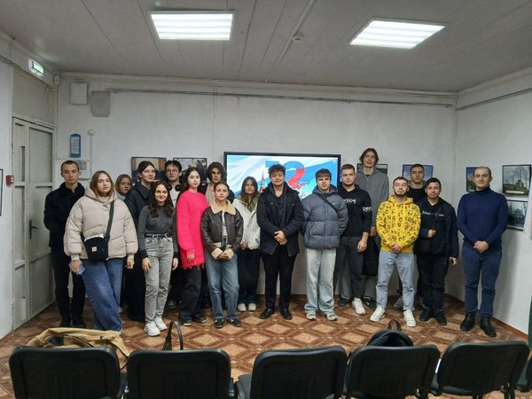 Познавательный час ко Дню Конституции РФ в Крымскотатарском музее