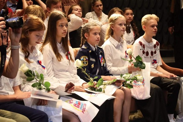 «Мы граждане России» – торжественная церемония вручения паспортов