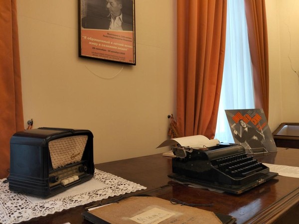 Беседа на выставке «Я, обращенный в легкий пепел, живу в сознании людей»