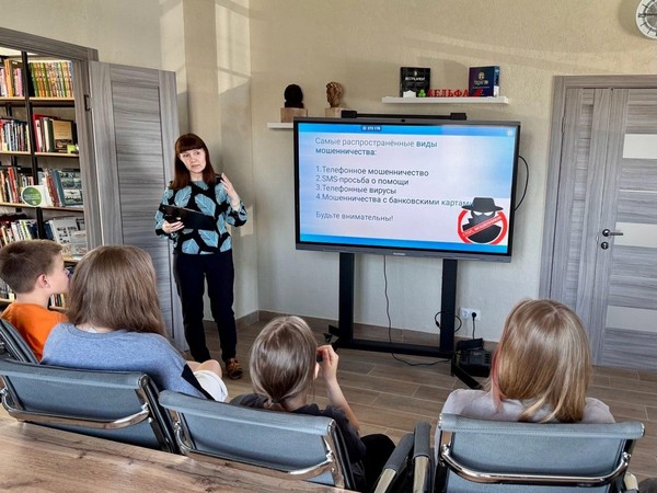 Познавательный час «Гражданин и Конституция. Права и обязанности»