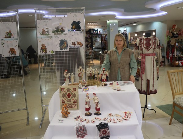 Персональная выставка Светланы Ямбиковой «Я сошью себе мир из цветных лоскутов»