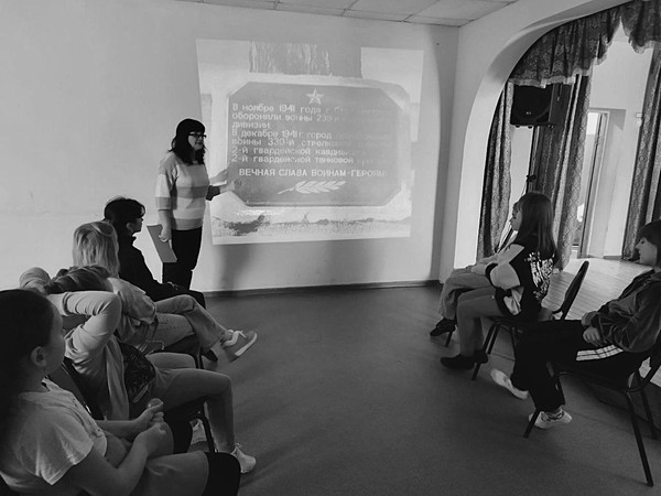 Информационная выставка «Оборона Сталиногорска»