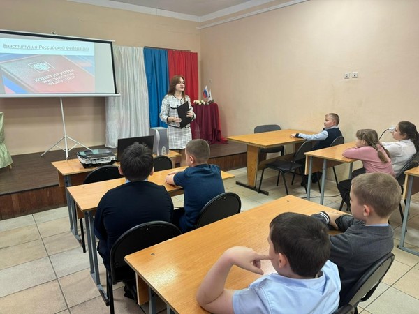 Информационный час «Здесь Родины моей начало»