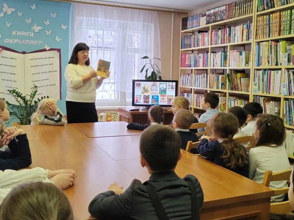 Музыкальная гостиная «В стране весёлых песен»