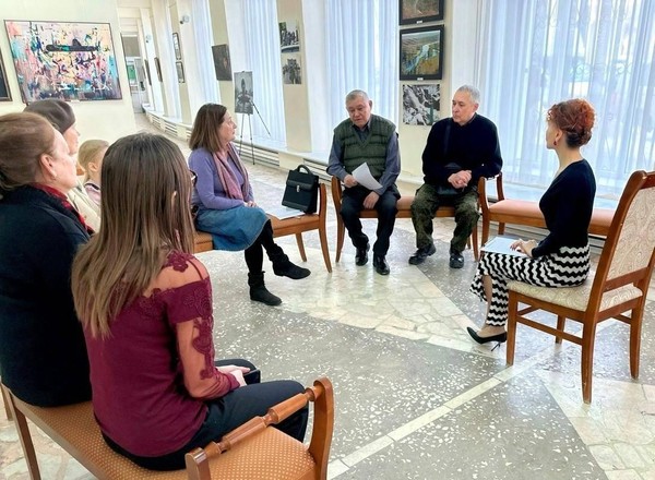 Арт-медиация в выставочном зале «Ижад»