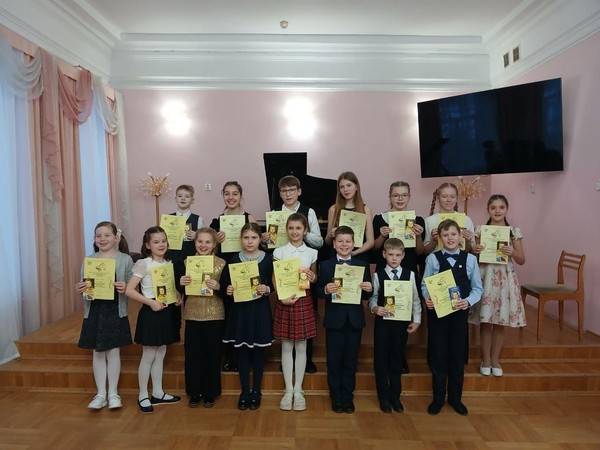 Школьный конкурс пианистов «Волшебный рояль»