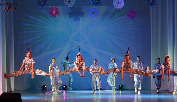 Концертная программа «Волшебные искры Нового года»