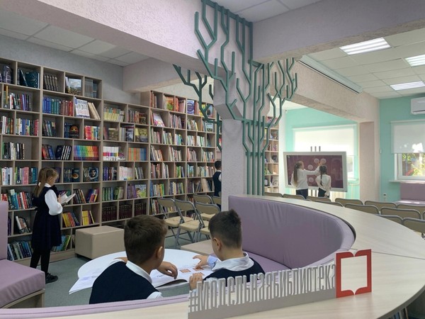 Всероссийская акция «Новогодние семейные чтения вслух. Живая классика»