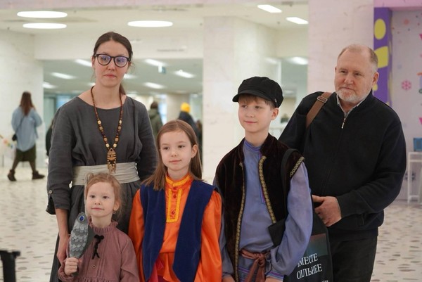 Семейные чтения вслух «Новогодние семейные чтения вслух. Живая классика»