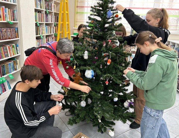 Познавательная лекция «Традиции празднования Нового года и русская игрушка на елку»