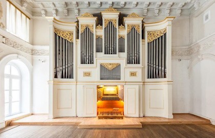 Абонемент №13. Новорожденный младенец опять приносит Новый год