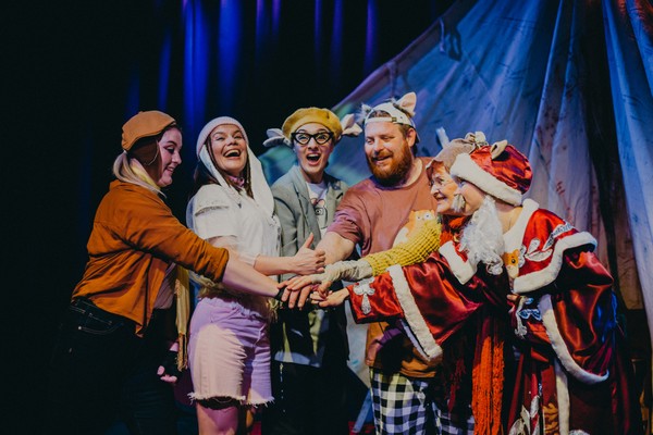 Тайное общество домашних животных встречает Новый год