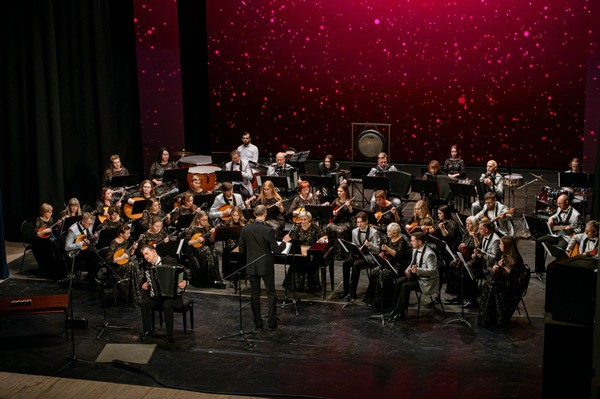 Звени, звени, златая Русь