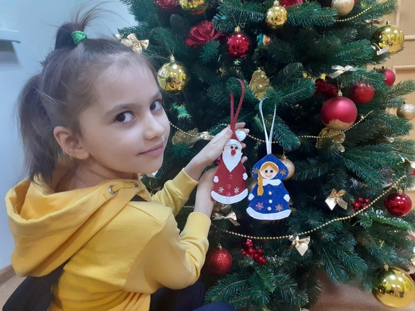 Творческая лаборатория «Елки, шарики, хлопушки»