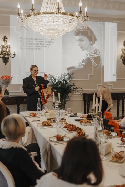 Модный арт-вечер «Кристиан Диор: кутюрье королев и король кутюрье»