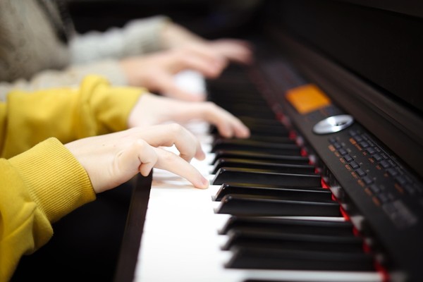 Лекция по истории рока «Чёрно-белые ряды. Клавишные инструменты в роке»