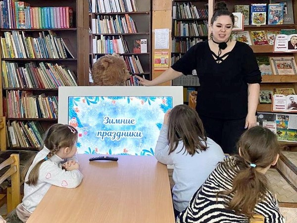 Литературно-творческий час «Новогодние истории в кругу семьи»