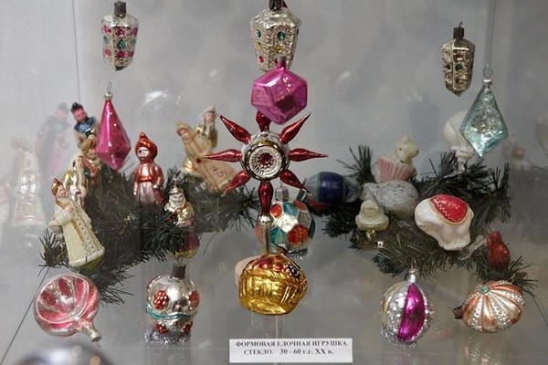 Новогодняя игрушка: История сквозь века