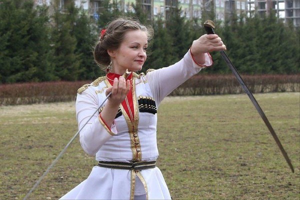 «Казачьему роду нет переводу» Мастер-класс по фланкировке казачьей шашкой