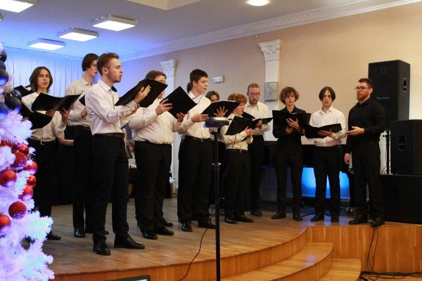 Концерт дирижерско-хорового отделения и отделения народного пения «Многоголосие традиций»